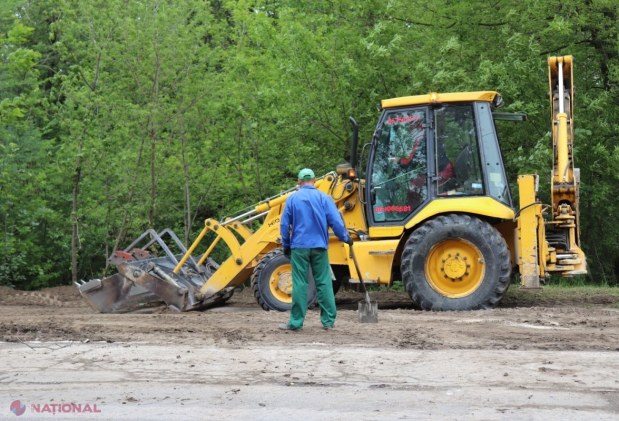 FOTO // În municipiul Orhei continuă RENOVAREA la scară largă a drumurilor: „Ca și restul lucrărilor de renovare a infrastructurii rutiere, facem aceste lucrări din surse proprii”