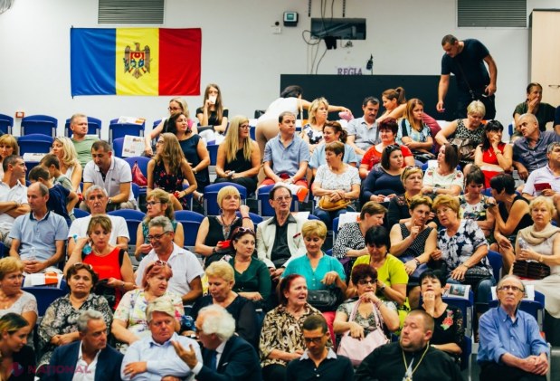 VIDEO // Sute de moldoveni din diaspora din Italia au semnat proiectul de lege al Partidului „ȘOR”, care prevede readucerea lor acasă