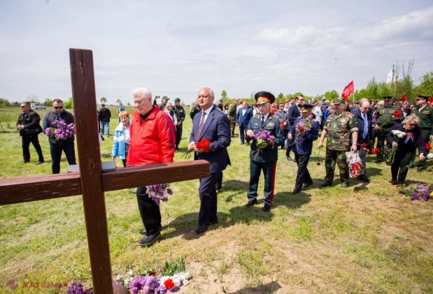 FOTO // Voronin și Dodon se TEM să poarte panglica „Sf. Gheorghe”, asociată cu RĂZBOIUL pornit de Putin în Ucraina. Și ambasadorul Rusiei a evitat să se afișeze cu simbolistica interzisă la Complexul Memorial „Capul de Pod Șerpeni”