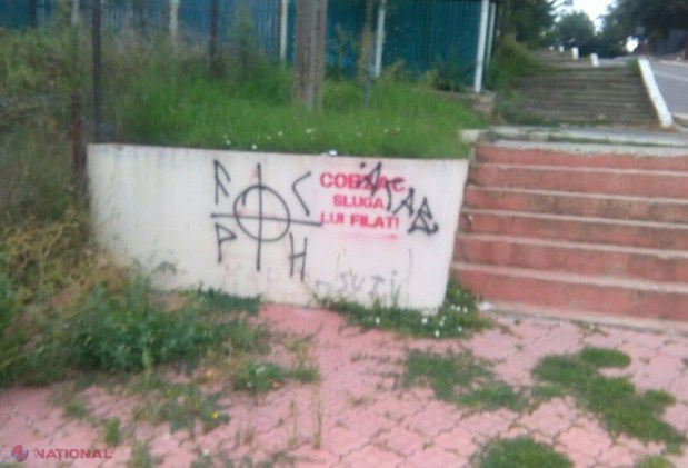 „SURPRIZĂ MARE” pentru un deputat din opoziție: Oraș din R. Moldova, ÎMPÂNZIT cu inscripții denigratoare la adresa sa