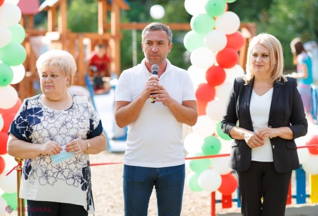 FOTO // Noi terenuri de joacă în satele Stolniceni și Miciurin, amenajate în cadrul unui proiect al Partidului „ȘOR”. Într-o lună au fost date în exploatare deja 16 terenuri de joacă