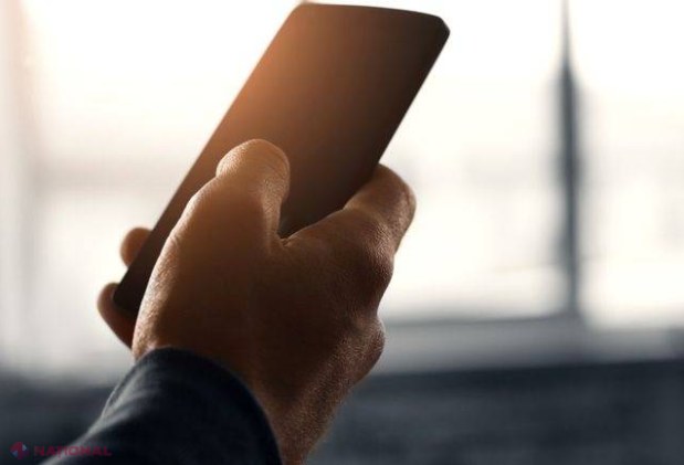 A dat 18 mii de lei pentru un telefon, dar la scurt timp s-a defectat. Deși a încercat să dovedească vina cumpărătorului, vânzătorul a fost nevoit să-i plătească acestuia paguba