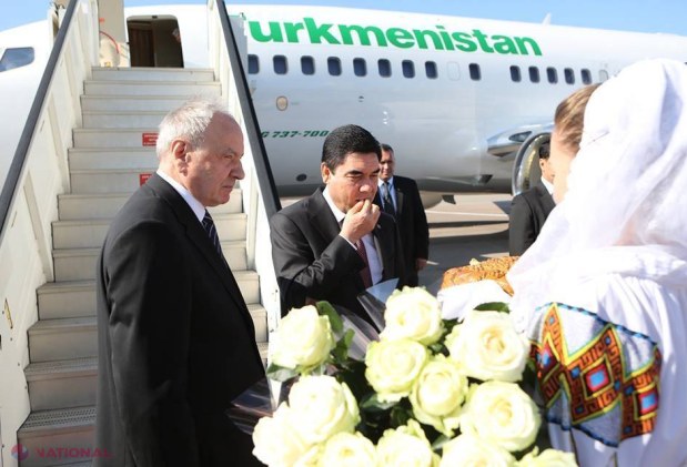 Reportaj FOTO // Cum a fost întâmpinat, la Chișinău, președintele Turkmenistanului