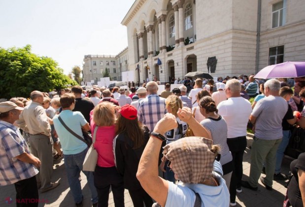 Un nou PROTEST în fața Procuraturii Generale. Membrii și simpatizanții Partidului „ȘOR” au cerut eliberarea Marinei Tauber și demisia actualei guvernări:„I se face o mare nedreptate, în timp ce persoane acuzate de trădare de patrie sunt la libertate”