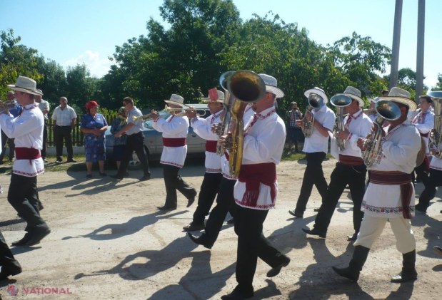 FESTIVAL // Cântece și dansuri „La umbra stejarului” lui Ștefan cel Mare și Sfânt din satul Cobâlea