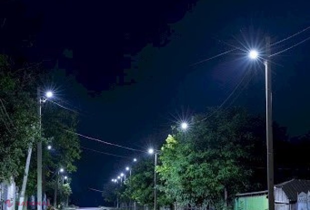 FOTO // Raionul Orhei, ILUMINAT aproape în totalitate. Isacova, un alt sat dotat cu iluminat stradal: „Orhei a devenit un raion model de dezvoltare, iar asta se datorează muncii asidue a echipei noastre”