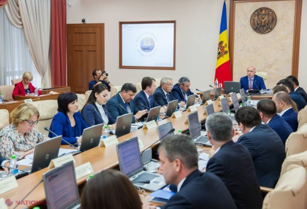 77 de elevi și studenți vor beneficia de BURSE speciale de la stat. Aceasta variază între 800 și 1 350 de lei