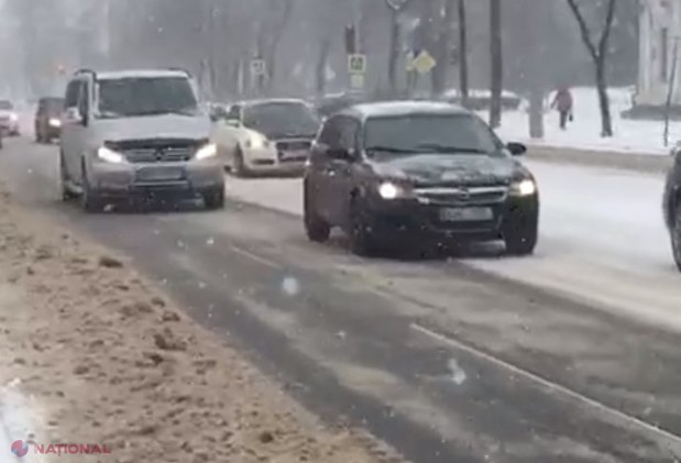 Șoferii care nu și-au echipat automobilele cu cauciucuri de iarnă sunt rugați să nu iasă în trafic: „Îngreunează și lucrările de deszăpezire”