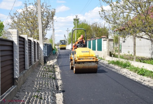 FOTO // Echipa Partidului „ȘOR” din raionul Orhei continuă investițiile în infrastructura rutieră. Localnicii din Pohorniceni spun că au așteptat zeci de ani să fie RENOVAT drumul principal din sat