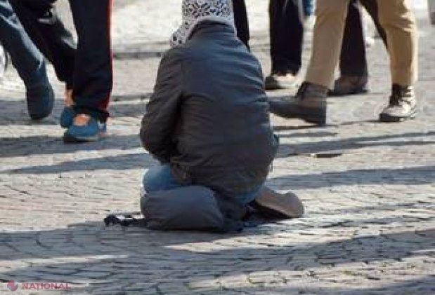 Zeci de percheziţii la Paris şi în România: Peste 70 de minori trimişi la cerşit şi furat...
