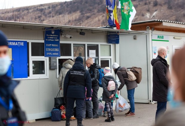 FOTO // Refugiații ucraineni, RECUNOSCĂTORI R. Moldova și Maiei Sandu pentru primirea de care au avut parte. Șefa statului a fost CUPRINSĂ de ucrainenii care s-au pomeni pe drumuri din cauza BOMBARDAMENTELOR lui Putin