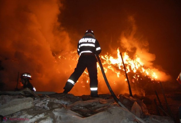 Video // Incendiu PUTERNIC la o mănăstire din Telenești