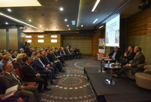 FOTO // Jon Pahl, autorul cărții „Fethulah Gulen: O viață în Hizmet”, în dialog cu cititorii la București. Scriitorul din SUA ar putea veni să-și lanseze cartea și la Chișinău