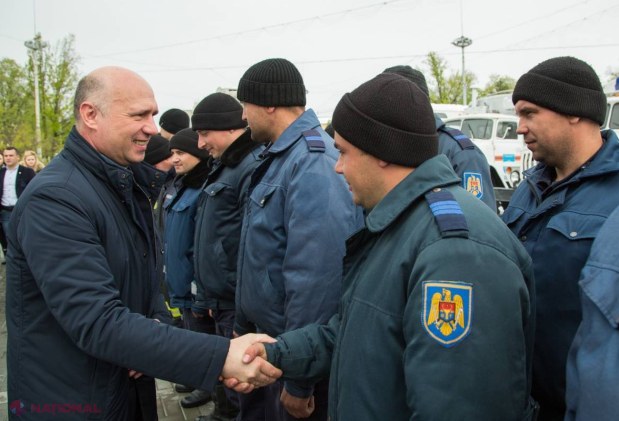 Sute de localități rămân DECONECTATE de la curentul electric, iar căile de acces spre multe sate rămân BLOCATE: „Situația rămâne grea”