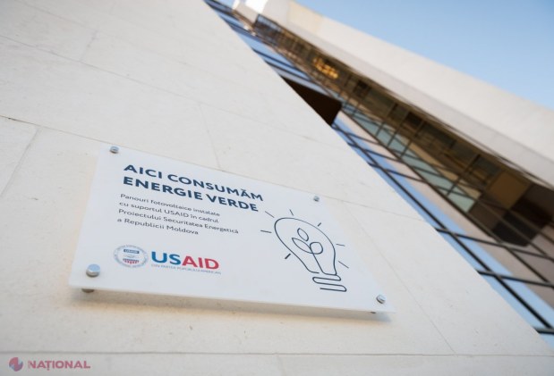 FOTO // Panouri FOTOVOLTAICE pe acoperișul Președinției R. Moldova: „Cele 114 panouri solare vor produce anual 70 000 de kWh de energie electrică verde”