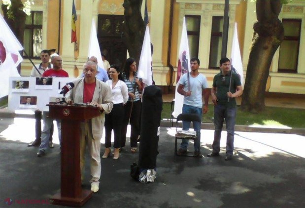 Protest EȘUAT în fața Președinției