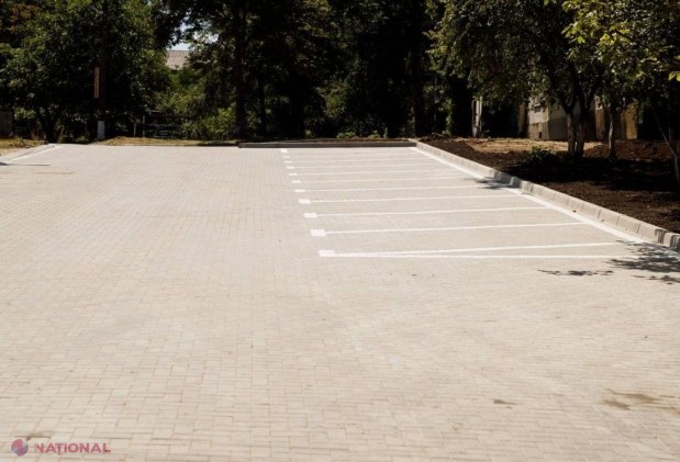 FOTO // Primăria orașului Orhei continuă să RENOVEZE în ritm alert curțile de bloc