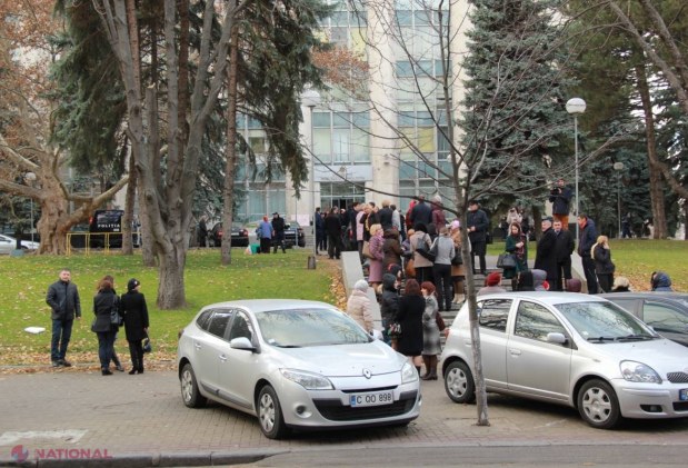 Foto // ALARMĂ cu BOMBĂ la Guvern