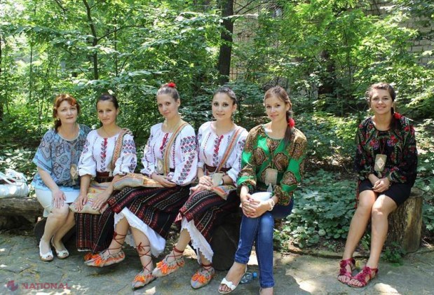 Face din basmale „băbești” moda zilei