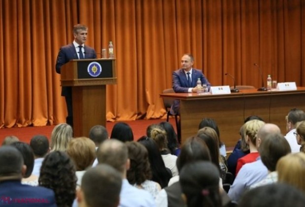 Fostul director SIS, Vasile Botnari, REȚINUT pentru 72 de ore. Acesta este cercetat penal într-un dosar de ÎMBĂGĂȚIRE ilicită