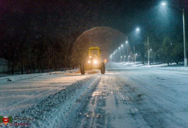 FOTO // La Orhei s-a lucrat non-stop pentru CURĂȚAREA drumurilor. Principalele căi de acces sunt practicabile