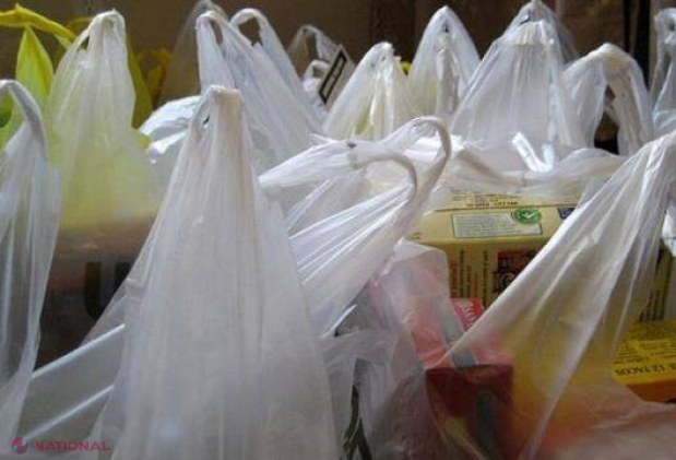 CURIOS // Câte pungi din plastic folosește un cetățean al R. Moldova pe an: Parlamentul, la un pas de a le INTERZICE