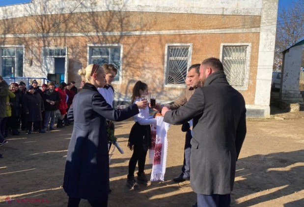 FOTO // Programul lui Șor se extinde: până la sfârșitul anului, în toate satele raionului Orhei vor fi instalate sisteme de iluminare stradală