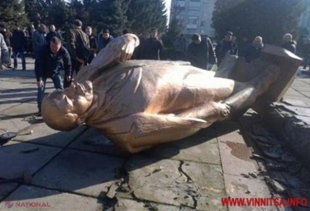 VIDEO „Căderea lui Lenin” în Ucraina! Într-o singură zi au fost doborâte 12 monumente ale liderului sovietic