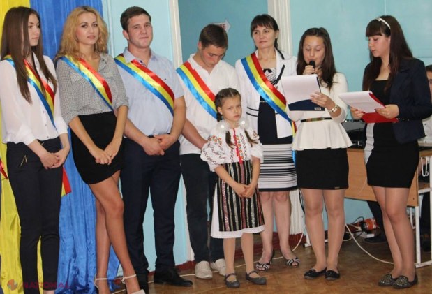 REPORTAJ FOTO Tricolorul și portul popular, în inima Tiraspolului!