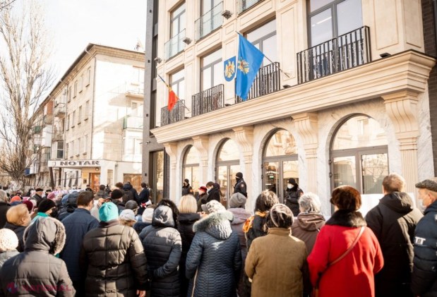 FOTO // Reprezentanții și simpatizanții Partidului „ȘOR” au PROTESTAT în fața ANRE și au cerut DEMISIA conducerii aceste instituții: „VAMPIRII energetici ai Moldovei”
