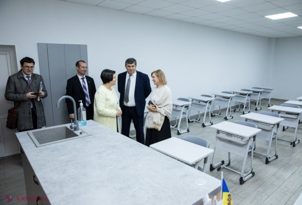 VIDEO // Roboțeii de la Edineț care au SFIDAT întunericul: „E o rază de speranță că măcar copiii noștri vor apuca o lume fără războaie”