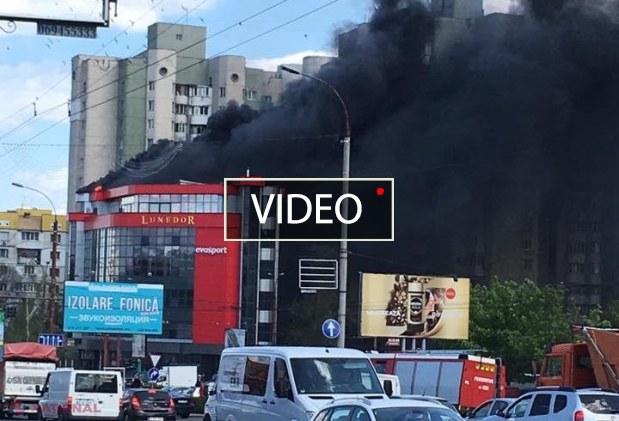 VIDEO // Încă un INCENDIU de proporții în Chișinău. A luat foc un centru comercial din capitală