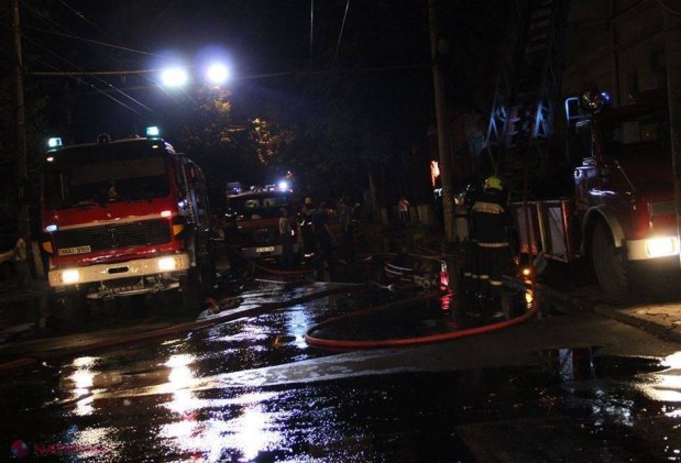 Incendiu în sediul unei Primării din raionul Strășeni. Pompierii au luptat o oră cu focul