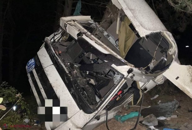 Accident cu MORŢI pe traseul Chișinău - Leuşeni: Băgaţi în mormânt de un şofer angajat într-o depăşire neregulamentară