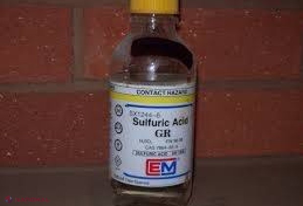 Cruzești // A băut acid sulfuric crezând că este votcă