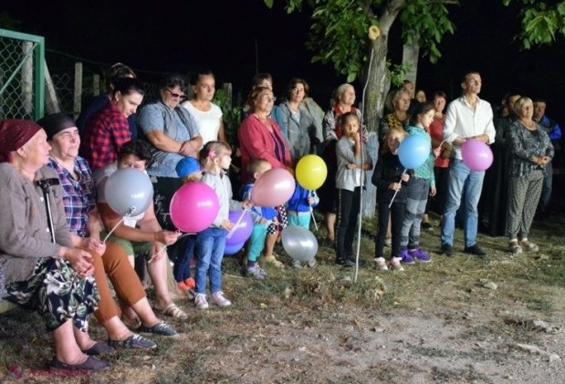FOTO // Echipa Partidului „ȘOR” continuă programul de iluminare stradală în raionul Orhei. Lumina a fost aprinsă pe străzile unui alt sat din raion