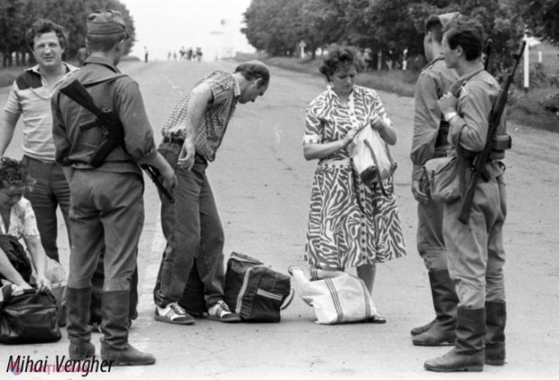 Războiul de pe Nistru, în imagini: Maestrul fotograf Mihai Vengher a vernisat o expoziție personală de fotografie despre evenimentele din 1992