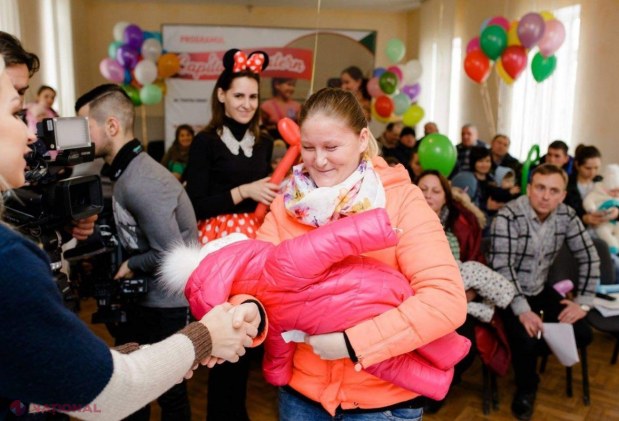 FOTO // Proiectul „Capital Matern” continuă: încă 11 familii din Jora de Mijloc au beneficiat de indemnizații de 7 000 și 10 000 mii de lei