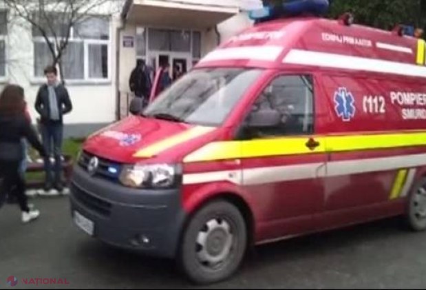 Două eleve au încercat să se sinucidă în curtea şcolii  