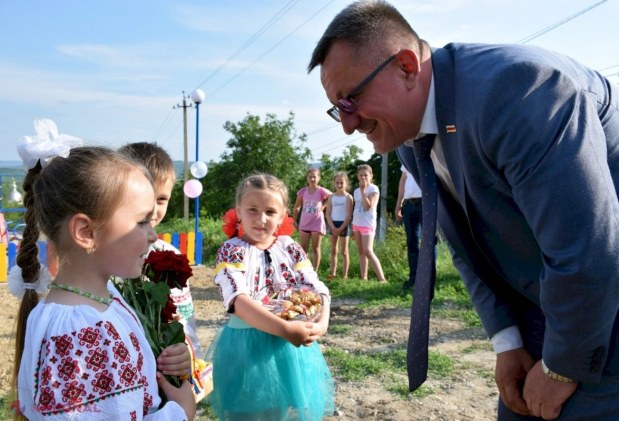 FOTO // În raionul Orhei sunt INAUGURATE săptămânal câteva terenuri de joacă pentru copii