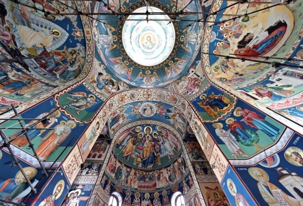 Premierul României, Nicolae Ciucă, vizită la Catedrala Sfinții Apostoli Petru și Pavel din Chișinău, ce aparține de Mitropolia Basarabiei: Sprijin pentru încheierea lucrărilor de construcție