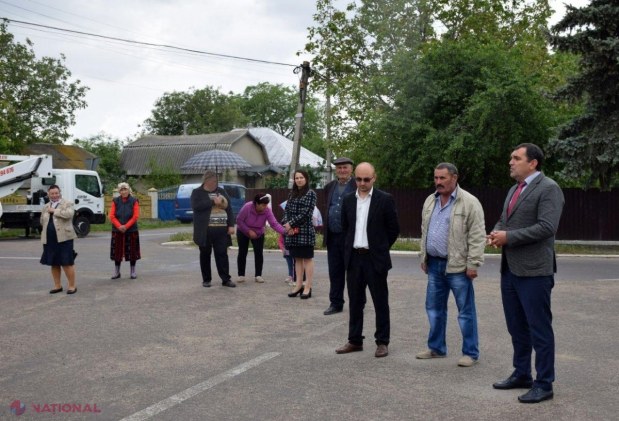 FOTO // Partidul „ȘOR” a demarat lucrările de ILUMINARE stradală încă într-un sat din raionul Orhei: „Nu suntem palavragii, noi nu facem politică deșartă, ci muncim zi de zi pentru oameni”