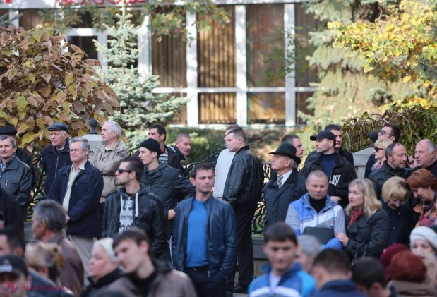 FOTO // Fețe DUBIOASE la protestele comuniștilor