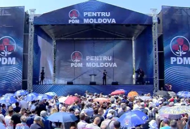 VIDEO // CURCANI pentru Igor Dodon: Manifestanții PD au adoptat o REZOLUȚIE prin care cer demisia „trădătorului Dodon”