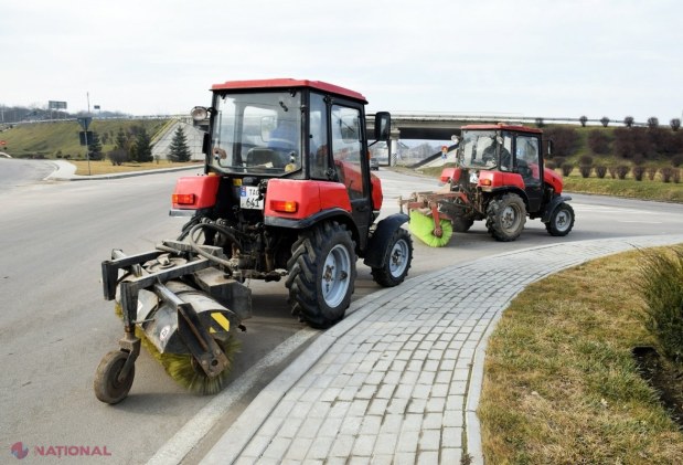 FOTO // La Orhei s-a dat STARTUL curățeniei de PRIMĂVARĂ. Străzile și trotuarele sunt spălate cu ȘAMPON și dezinfectant