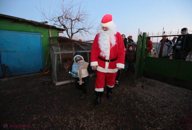 Vă mulțumim! Moș Crăciun a fost la Fântânița! Cu văcuță, alimente, haine, bani, televizor și frigider