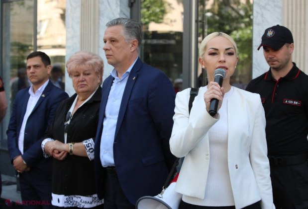 FOTO // Comuniștii și Partidul „ȘOR” au protestat, la ANRE, contra scumpirilor resurselor energetice: „Această instituție trebuie LICHIDATĂ, pentru că nu aduce beneficii R. Moldova”