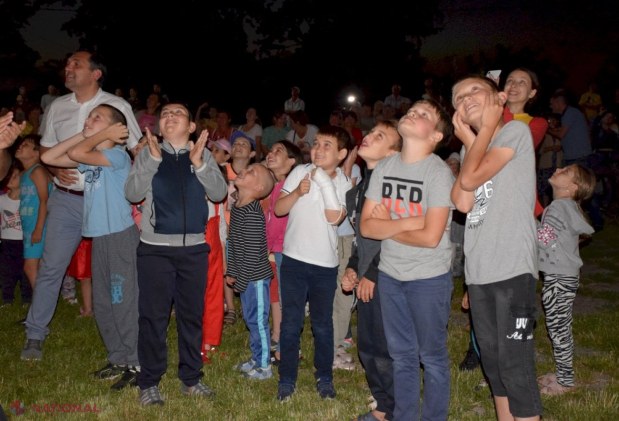 FOTO // Raionul Orhei, ILUMINAT aproape în totalitate. Isacova, un alt sat dotat cu iluminat stradal: „Orhei a devenit un raion model de dezvoltare, iar asta se datorează muncii asidue a echipei noastre”