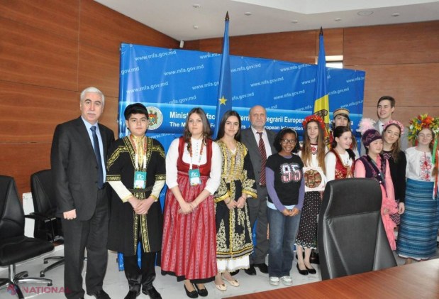 FOTO // Elevi din 13 țări, la Festivalul Internațional de Limbă și Cultură! Ce le-a transmis Petru Lucinschi participanților