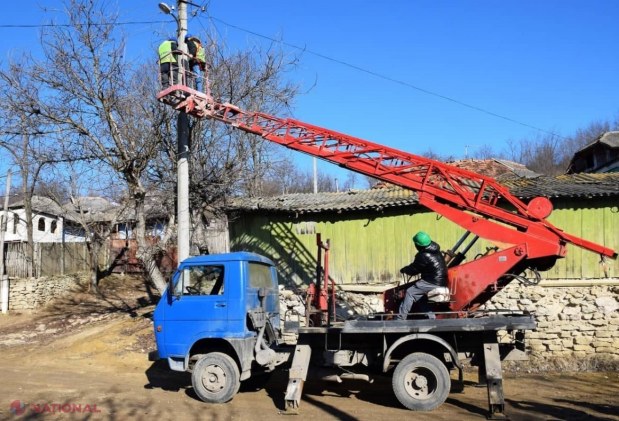 FOTO // Programul lui Șor se extinde: până la sfârșitul anului, în toate satele raionului Orhei vor fi instalate sisteme de iluminare stradală